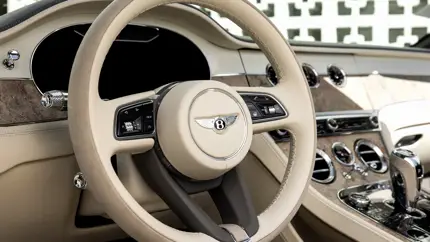 Серию кабриолетов Bentley посвятили курортному городку в Калифорнии - чем они отличаются