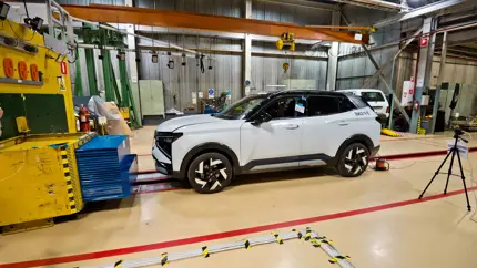 Новую LADA Azimut разбили перед продажами: манекены остались в зеленой зоне