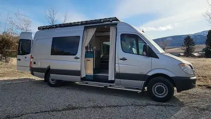 Представлен уникальный кемпер Vanaconda на базе Mercedes Sprinter
