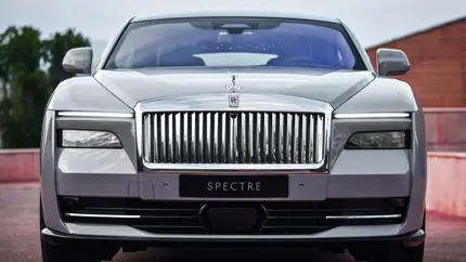 Россиянам предложили очень дорогой электрокар Rolls-Royce – автомобили есть в наличии