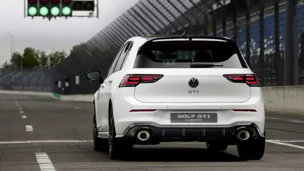 Конец эпохи: Volkswagen прекращает выпуск Golf GTI и Golf R с «механикой»