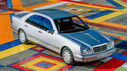 Почти 7 млн рублей: в России продают 28-летний Mercedes с пробегом 9 тыс. км