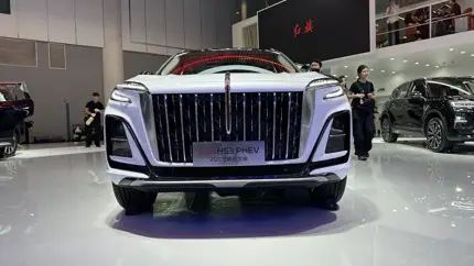 Китайский премиум идет в Италию: Hongqi HS3 получил турбомотор и богатое оснащение