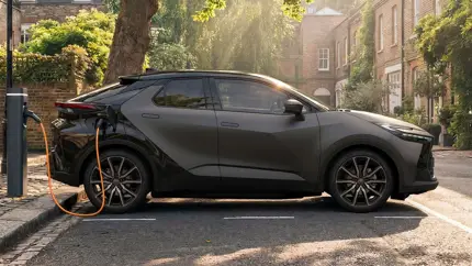 Toyota C-HR 2027 от 3,39 млн рублей: 140 и 197 л.с., полный привод и PHEV на 223 л.с.