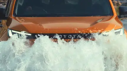 Новый Toyota Hilux показали до премьеры: рама осталась, салон станет цифровым