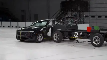 Много электроники, но слабый результат: Cadillac CT5 плохо прошел тест IIHS