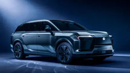 Lexus уже показывает электрическое будущее, но пока только в США