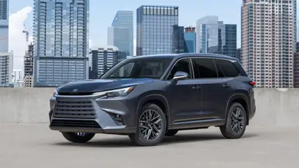 На рынке России стартовали продажи нового Lexus ТХ