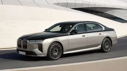 Новый король автобанов: BMW представила 7-Series будущего