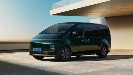 Hyundai выпустил минивэн с VIP-салоном и двумя типами моторов