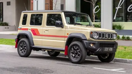 Озвучили цены на Jimny в РФ: 3,6–3,85 млн за 3 двери и 4,49 млн за 5 дверей