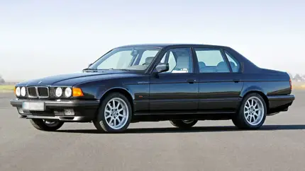 Заглянем внутрь легенды: всё самое интересное о роскошном седане BMW 740i серии E32