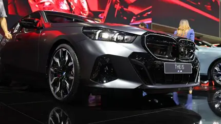 Электроседан BMW i5 показали на автовыставке в Таиланде