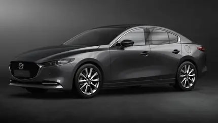 По цене LADA Vesta: за сколько в Европе можно купить новый седан Mazda3 с 2,5-литровым мотором