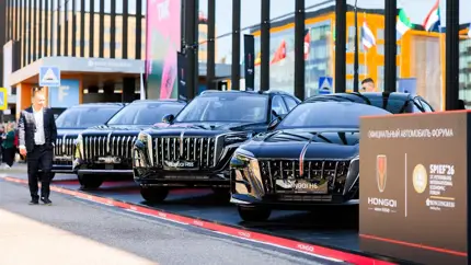 Китайский премиум занял вход на ПМЭФ: Hongqi показала сразу весь парк для форума