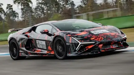 Lamborghini заявила рекорд Revuelto SV на Хоккенхайме до официального дебюта