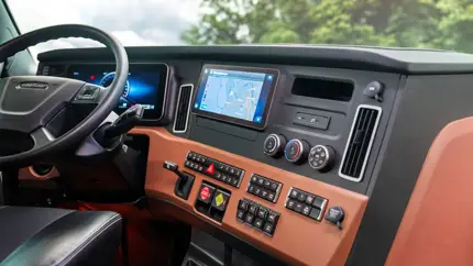 Freightliner Cascadia стал цифровым: что изменится в кабине дальнобойного грузовика