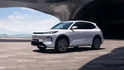 За три недели в России продали около 7,4 тысячи заряжаемых автомобилей