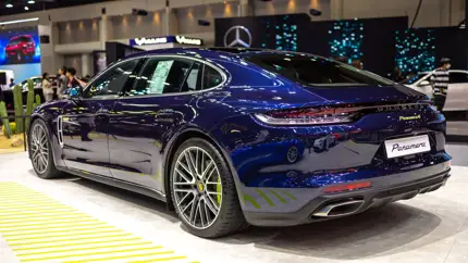 Такие зарплаты на АвтоВАЗе и не снились: почти 40% сотрудников Porsche получают шестизначные суммы