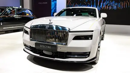 Rolls-Royce передумал: легендарный V12 не исчезнет после 2030 года