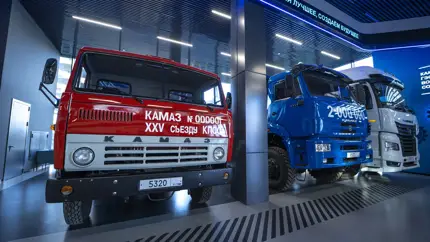 Полвека в пути: 50 лет назад с конвейера завода сошёл первый автомобиль КАМАЗ