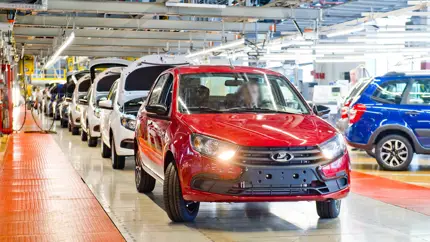 LADA Granta теперь в огне: цветовая гамма модели пополнилась новым ярко-красным цветом «Фламенко»
