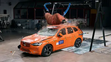 Volvo проверяет машины ударом о лося: XC60 столкнулся с манекеном весом 360 кг