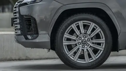 Дорого: в России продают практически новый Lexus LX 2015 года выпуска
