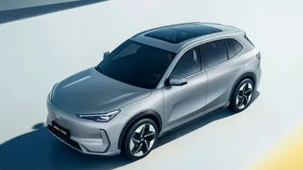 В России стартовали продажи нового электрокроссовера Geely EX5: цены от 3,75 млн рублей