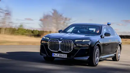 Названы лучшие премиальные электрические автомобили в 2024 году