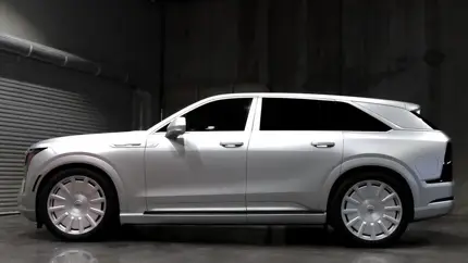 Серебристый гигант: Cadillac Escalade IQL стал еще заметнее после тюнинга
