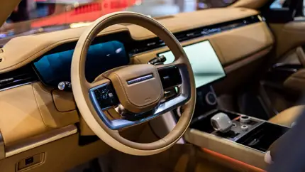 Land Rover вывел на дорожные испытания электрический кроссовер Range Rover