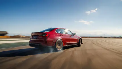 BMW прощается с M3 G80 так, как просили фанаты: задний привод и механика в комплекте