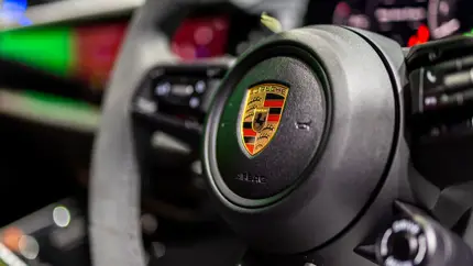 Более 8 тыс. спорткаров Porsche 911 попали под отзыв из-за слабого крепления стекол