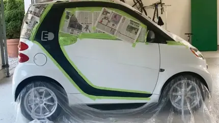Обычный электрический Smart стал арт-каром, который радует людей на улицах