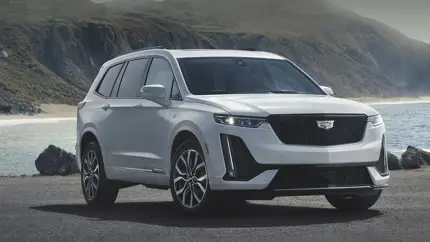 Cadillac сделал ставку на электрокары, но бензиновый XT6 может вернуться