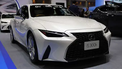 В Таиланд привезли гибридный седан Lexus IS300h