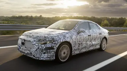 Новый Mercedes-Benz CLA будет доступен как высокоэффективный электромобиль и как экономичный гибрид