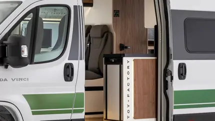 Почти как HiAce по длине, но заметно шире: новый кемпер Toy-Factory