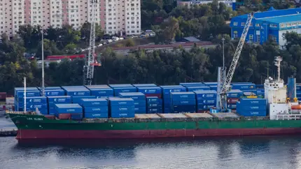 В Тихом океане загорелось судно-автовоз с 3000 машин на борту