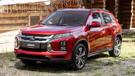 В России еще продают новые кроссоверы Mitsubishi ASX: цены от 2,9 млн рублей