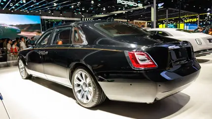 Всего 52 машины на всю страну: кто покупает Rolls-Royce и Bentley в России