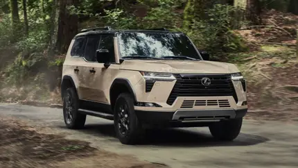Новый Lexus GX появился в России по цене от 15,8 млн рублей