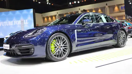 В Бангкоке показали Porsche Panamera в исполнении 4 E-Hybrid Executive