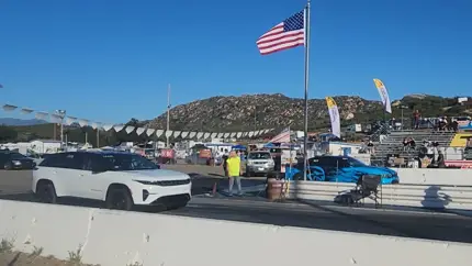 Электрический Jeep тихо наказал Hellcat: фанаты Mopar такого исхода не ждали