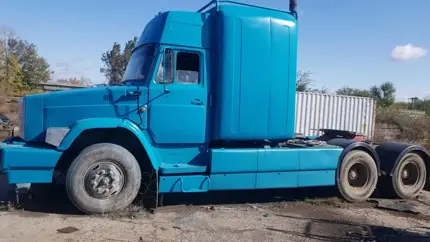 Почти американский тягач: ЗИЛ получил спальник из деталей ВАЗ-2104