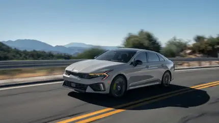 В России начались продажи обновлённого седана KIA K5
