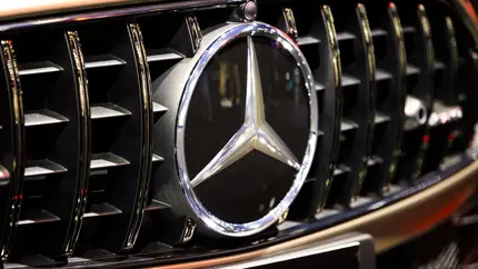 Mercedes-Benz готовит к премьере электрический C-Class - прототип будущей новинки заметили на дороге