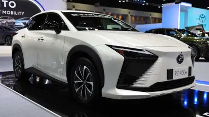 В Таиланд привезли электрический кроссовер Lexus RZ