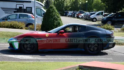 На дорогах Италии заметили Ferrari 12Cilindri с необычной градиентной окраской кузова